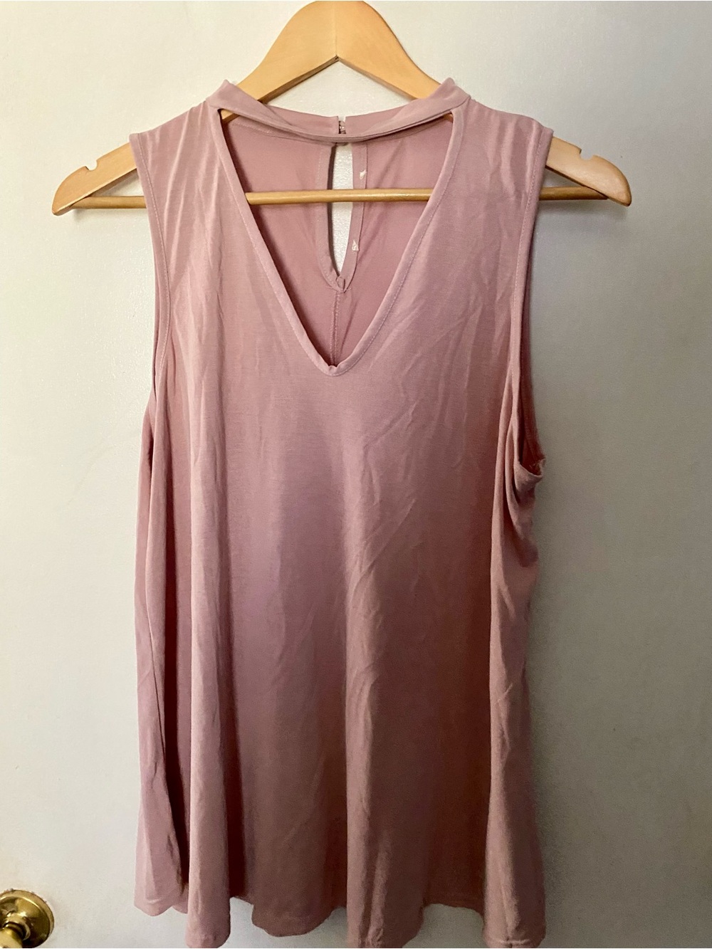 Sleeveless V-Neck Women's Top in Dusty Rose